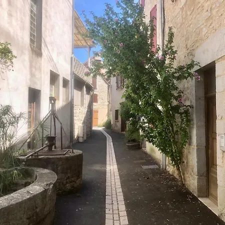 Minimaliste Et Cozy Apartment Cajarc